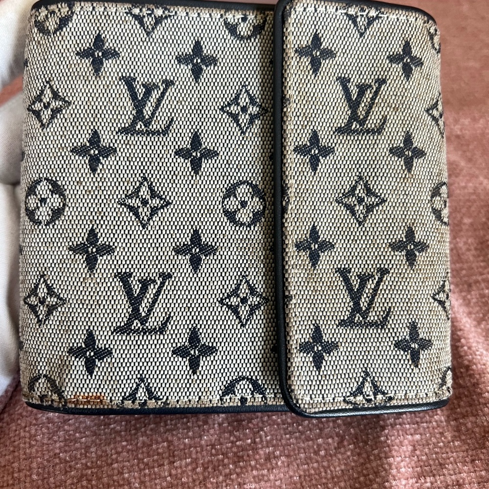 Louis Vuitton Mini Lin canvas compact wallet in Blue
